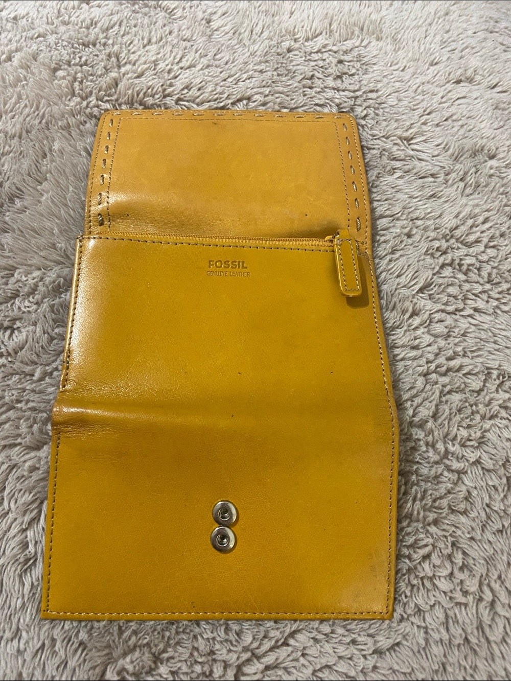 Fossil Mustard Yellow Leather Bifold Wallet - Picture 4 of 11